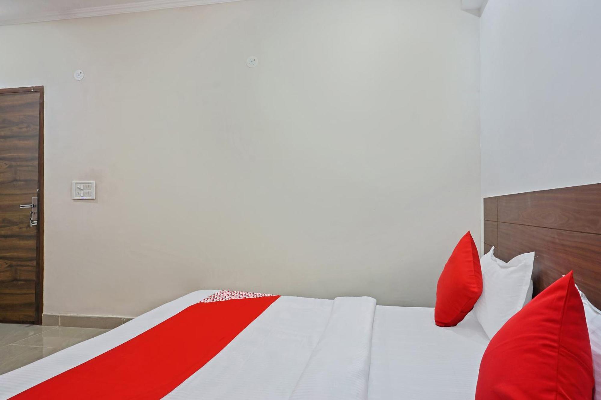 OYO 37169 Hotel Quadis Noida Esterno foto